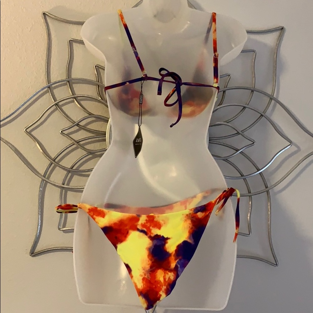 Bikini - Picture 2 of 6